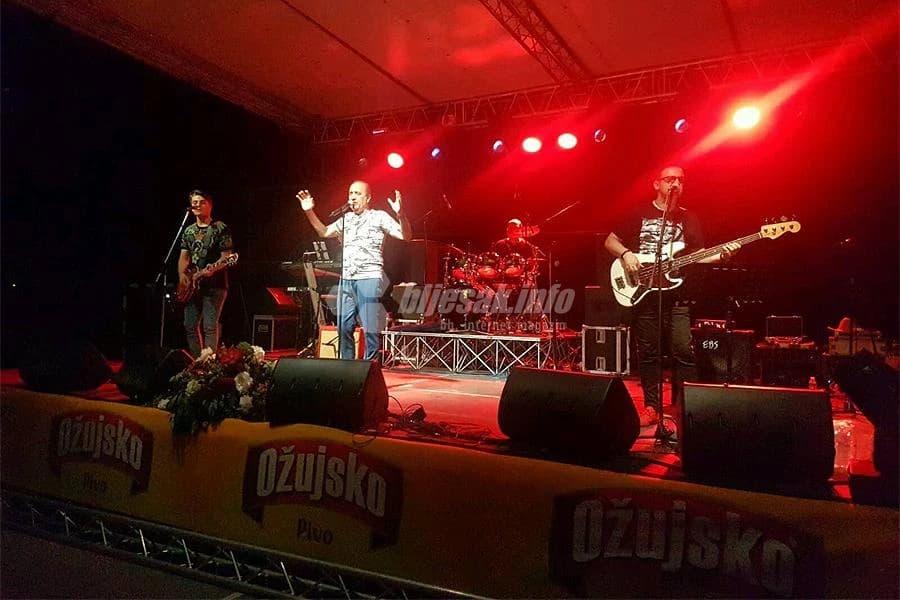 Mladen Grdović na pučkom veselju u Potocima