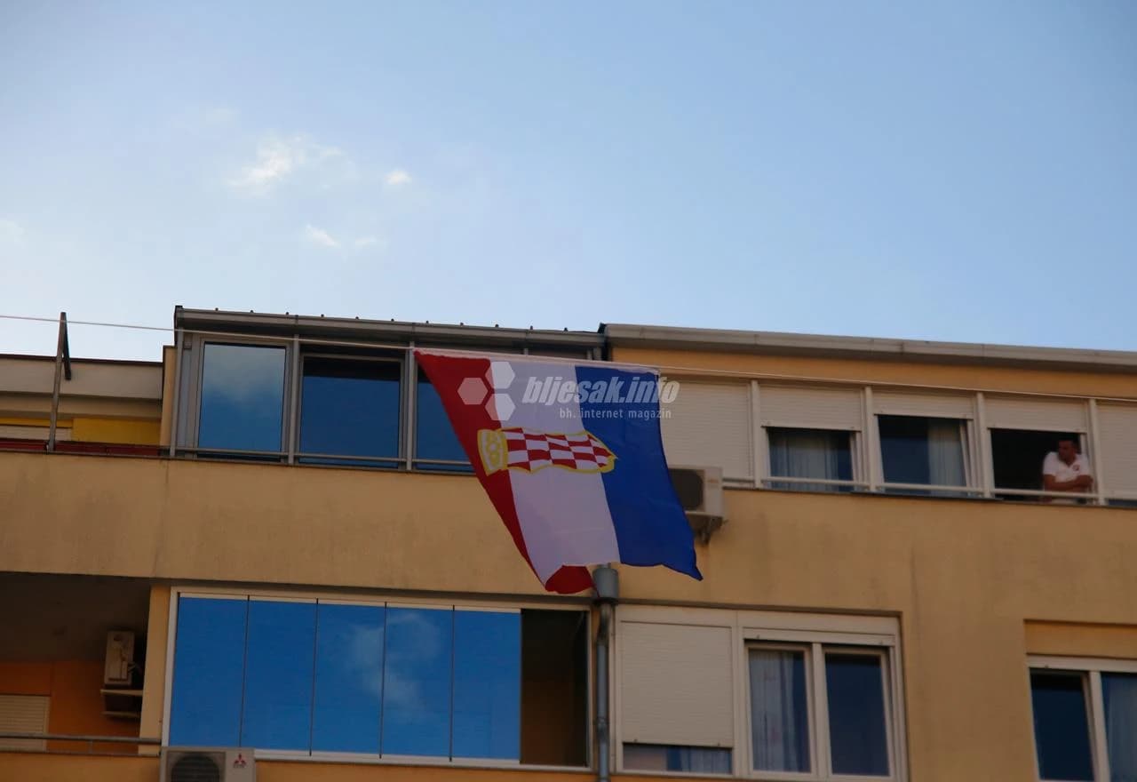 Zastave Herceg-Bosne osvanule u Mostaru