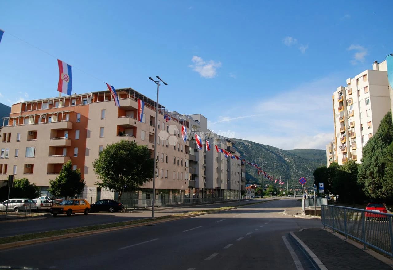 Zastave Herceg-Bosne osvanule u Mostaru