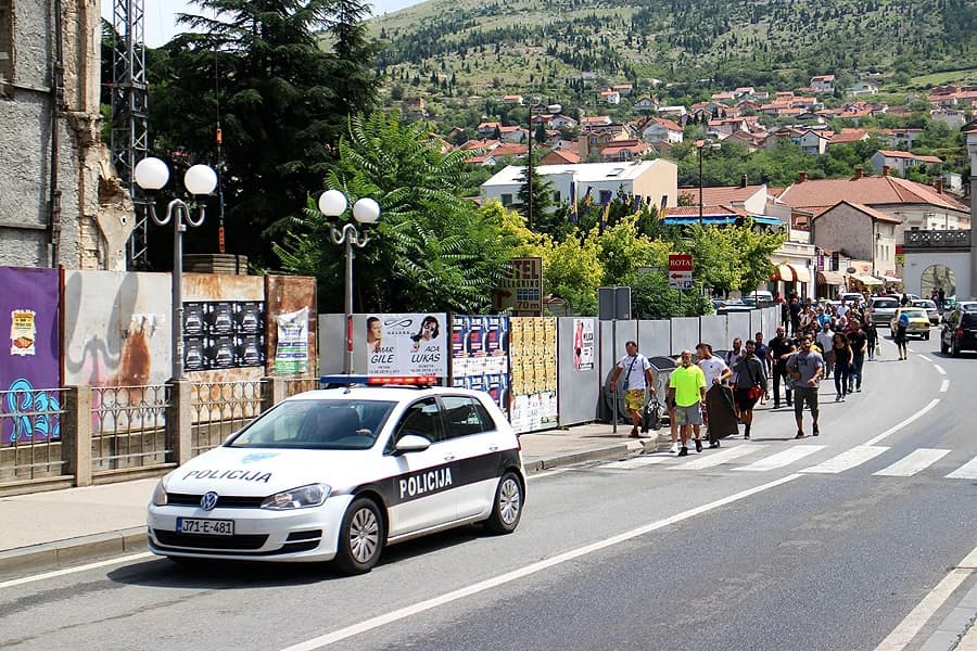 Bodybuilderi prošetali Mostarom