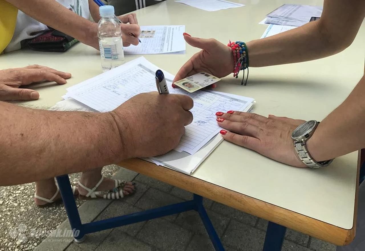 Prosvjed roditelja u Mostaru