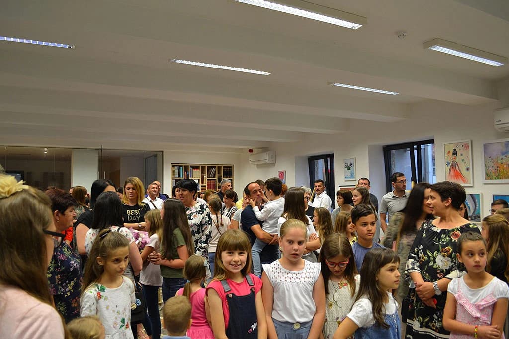 Izložba polaznika dječje likovne radionice ''Brijeg''