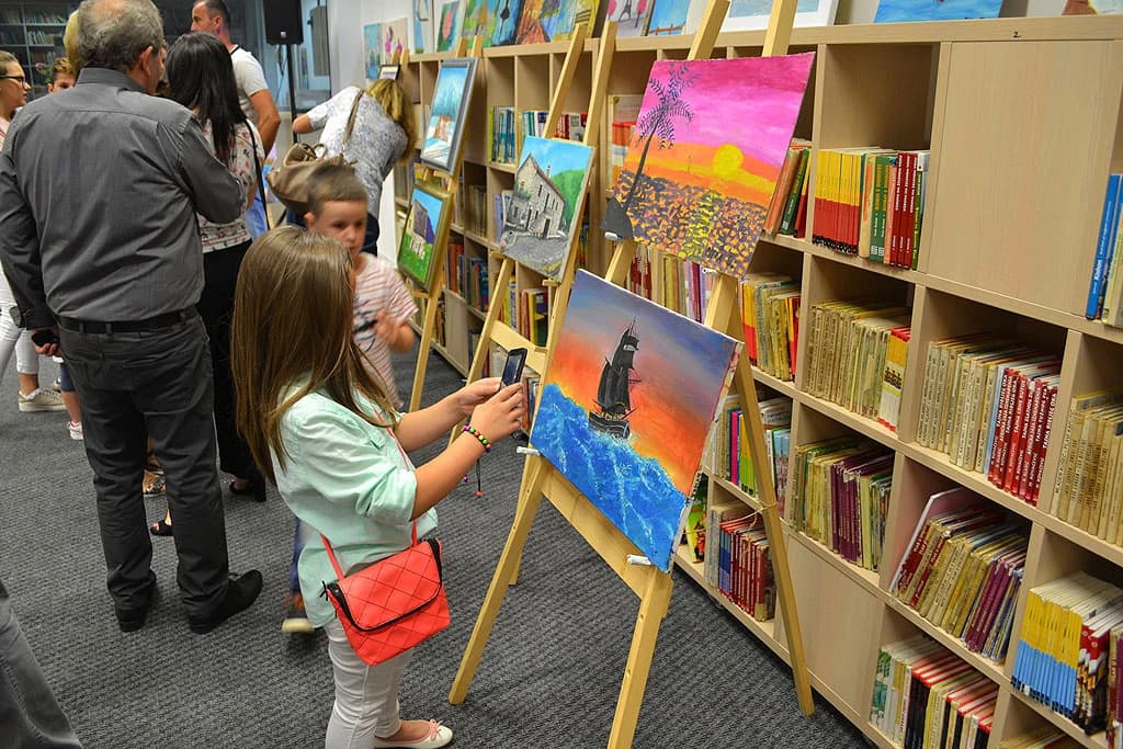 Izložba polaznika dječje likovne radionice ''Brijeg''