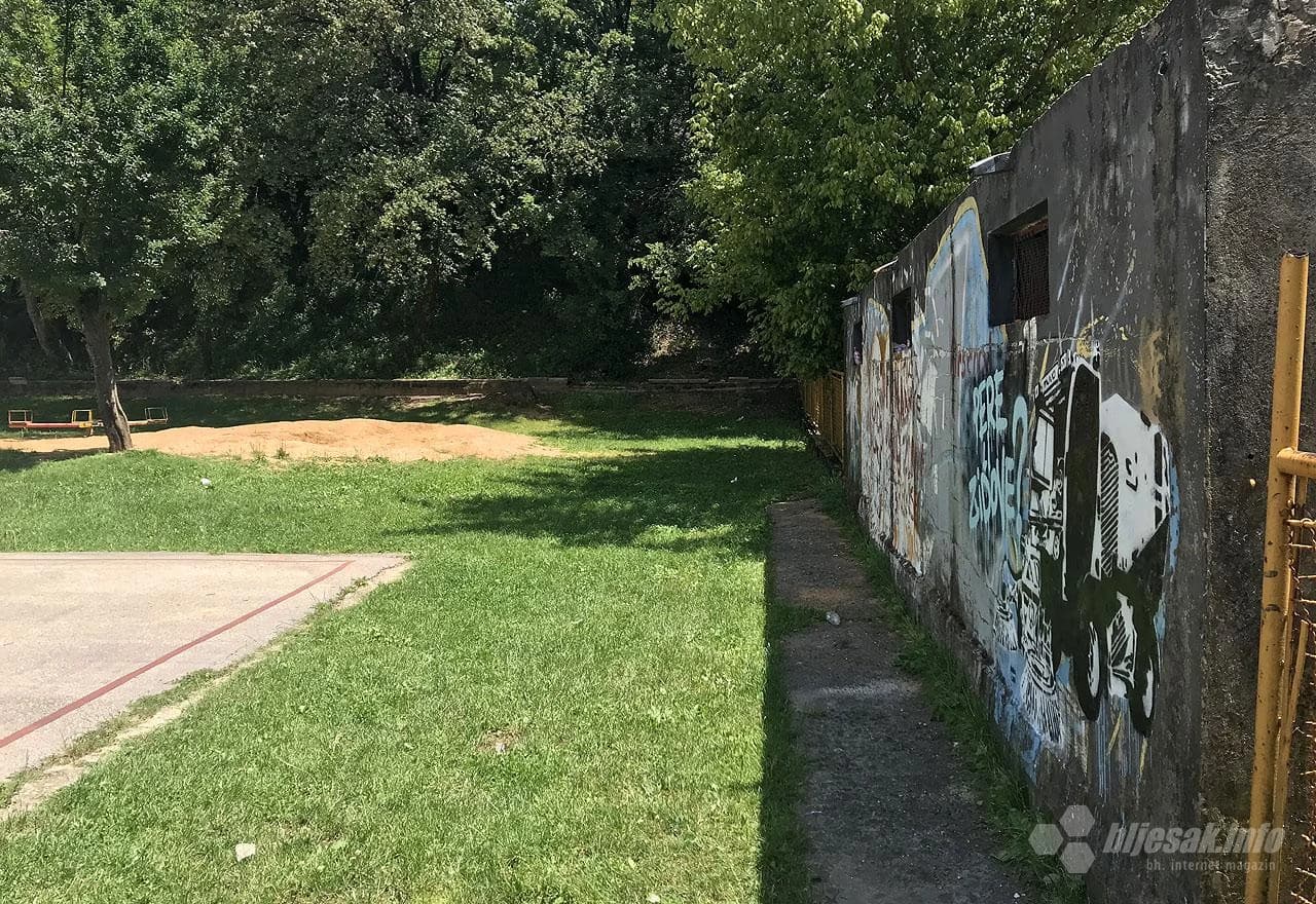 Grafit posvećen skupocjenom komunalnom vozilu ''Muvo''