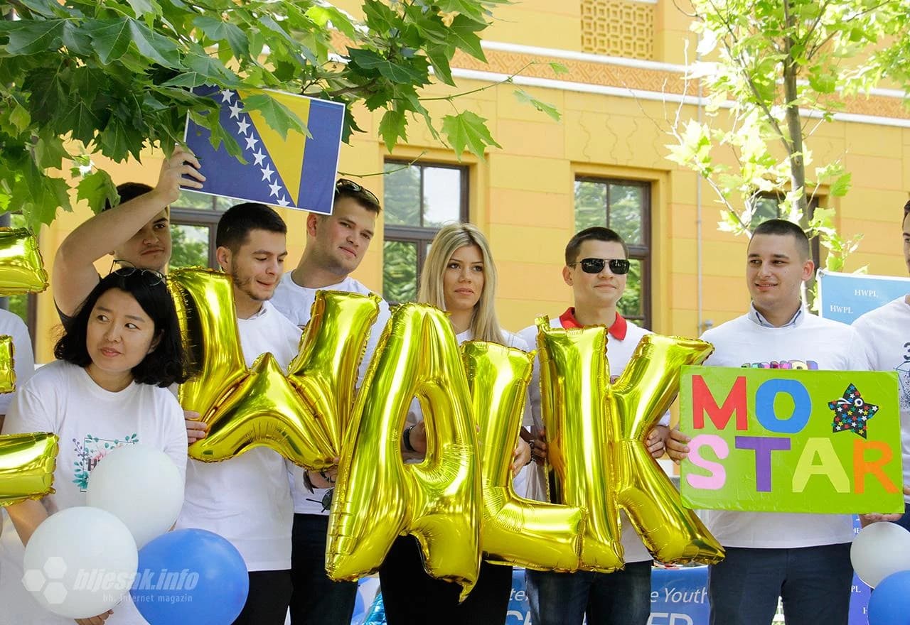 Šetnjom za mir mostarski studenti poručili da žele suživot i zajedničku BiH.