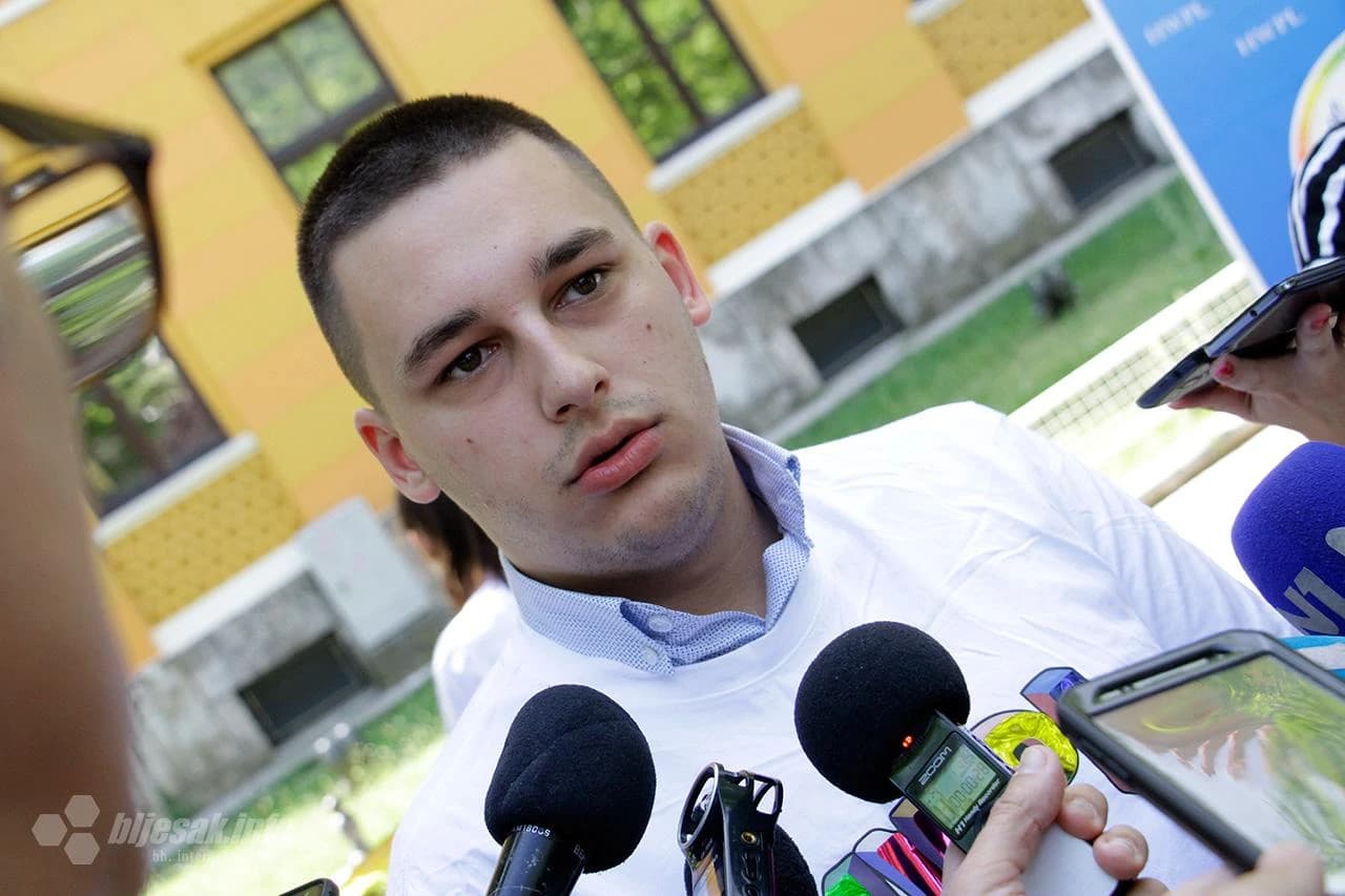 Šetnjom za mir mostarski studenti poručili da žele suživot i zajedničku BiH.