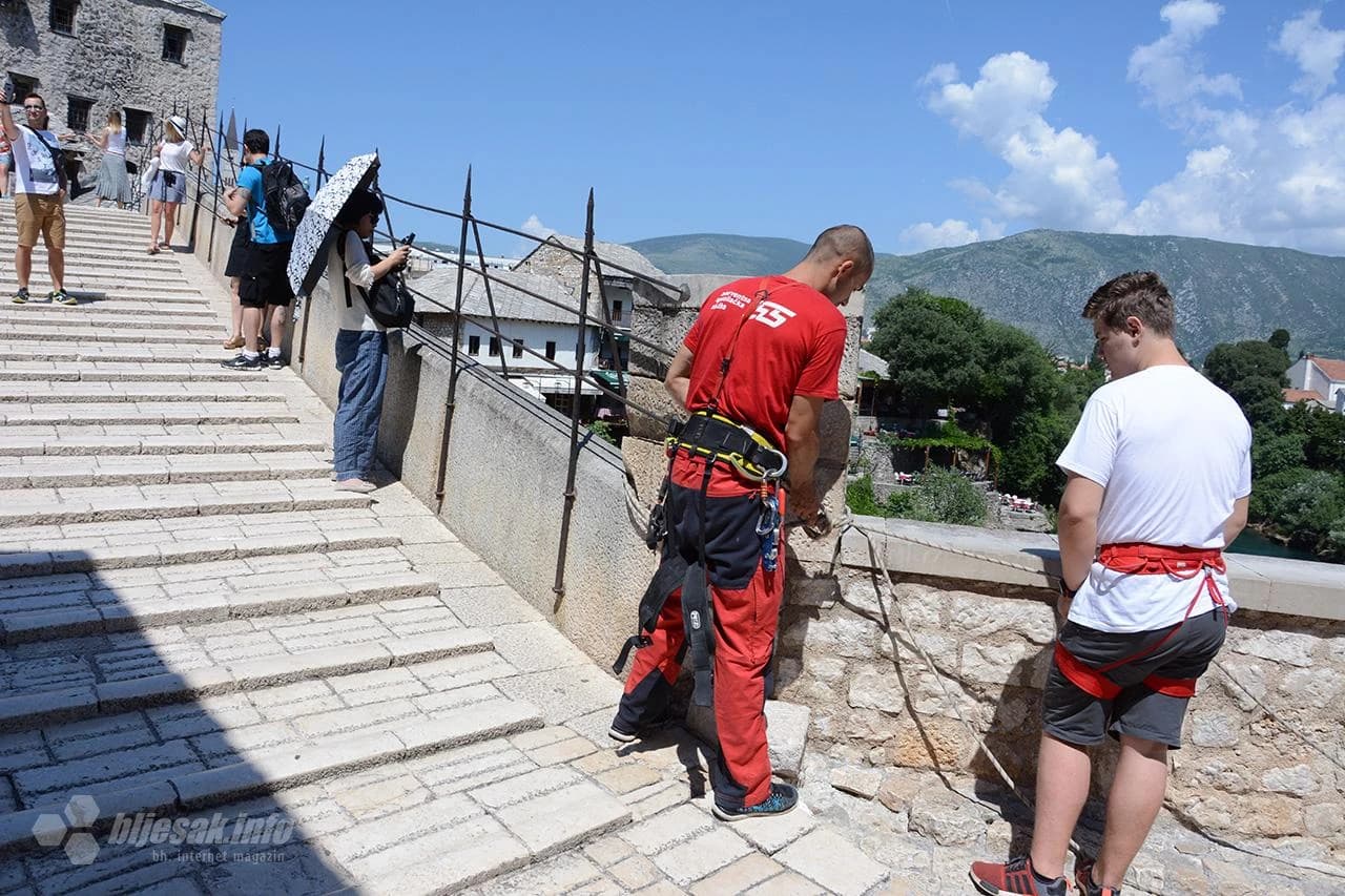 Ronilački klub ''Neretva'' i ove godine organizirao je tradicionalnu ekološku akciju čišćenja korita i obala rijeka Neretve i Radobolje, Starog mosta, kula i starog dijela grada Mostara.