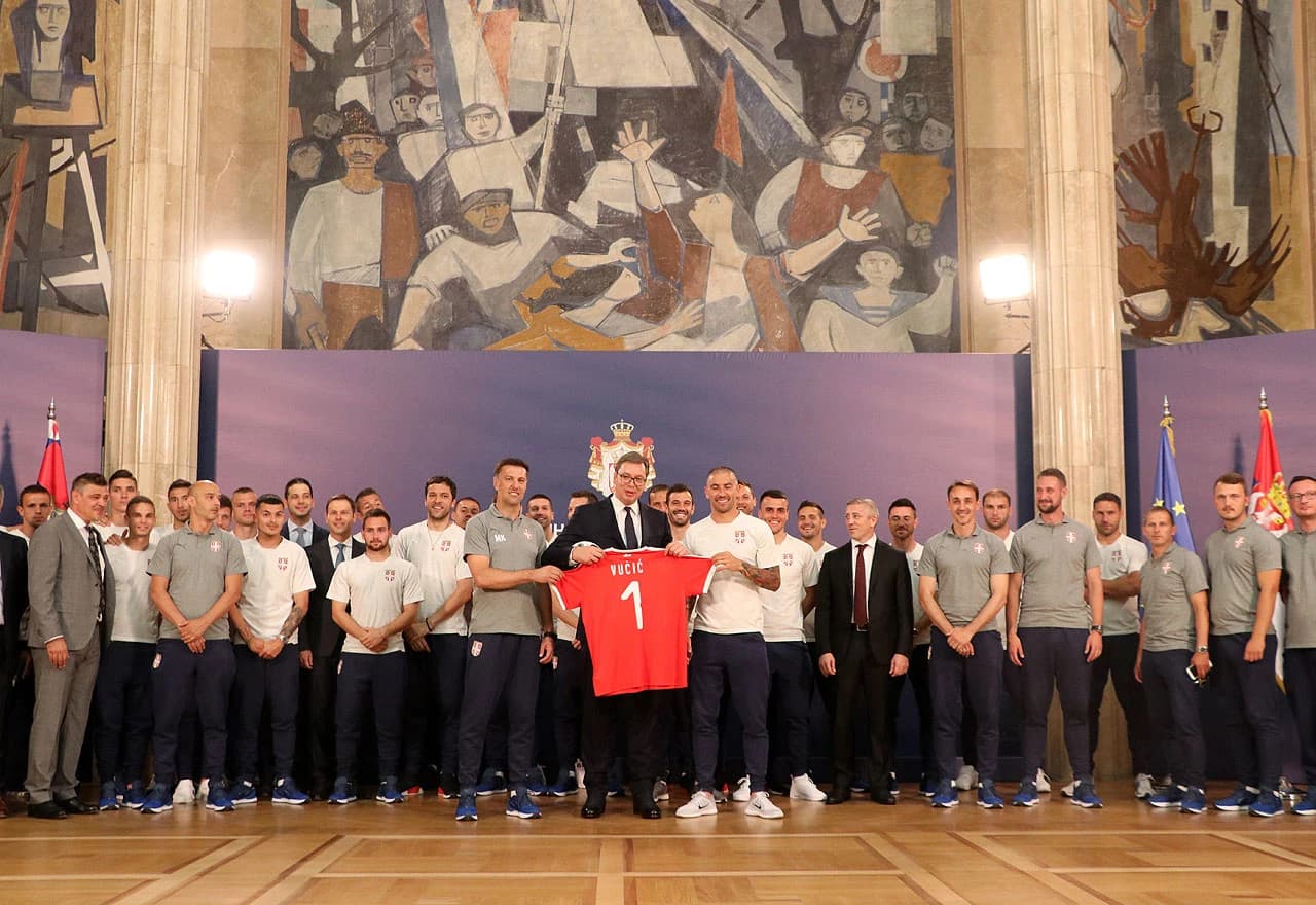 Aleksandar Vučić s nogometnim reprezentativcima Srbije