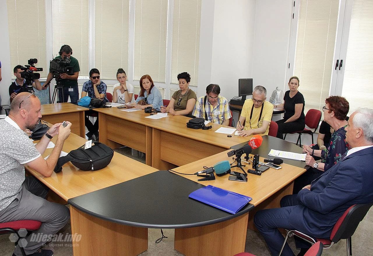 Bukalo na obraćanju medijima