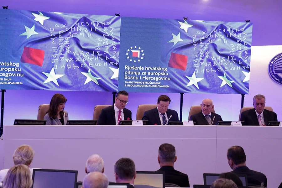 Tomić: Najbolji put ka EU je put jednakopravnosti i konstitutivnosti