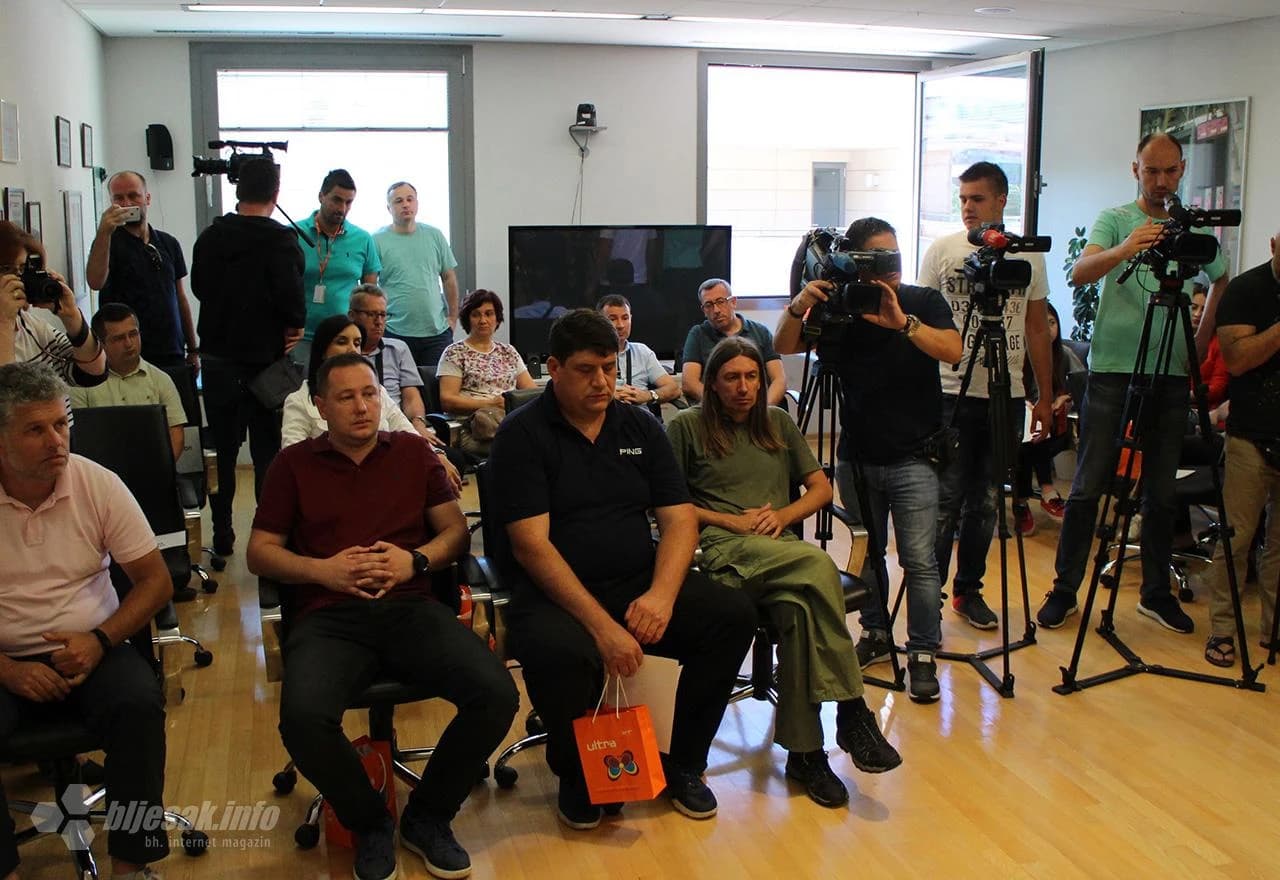 Svečano uručenje donacija BH Telecoma obrazovnim institucijama, sportskim, humanitarnim i drugim udrugama s područja Hercegovačko-neretvanske županija upriličeno je u utorak u zgradi BH Telecoma u Mostaru. 