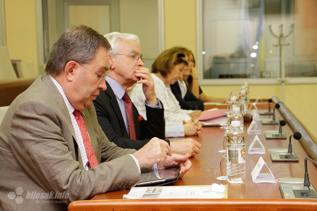 Posjeta parlamentarnog izaslanstva Velike Britanije pri Interparlamentarnoj uniji gradonačelniku Mostara, Ljubi Bešliću. 