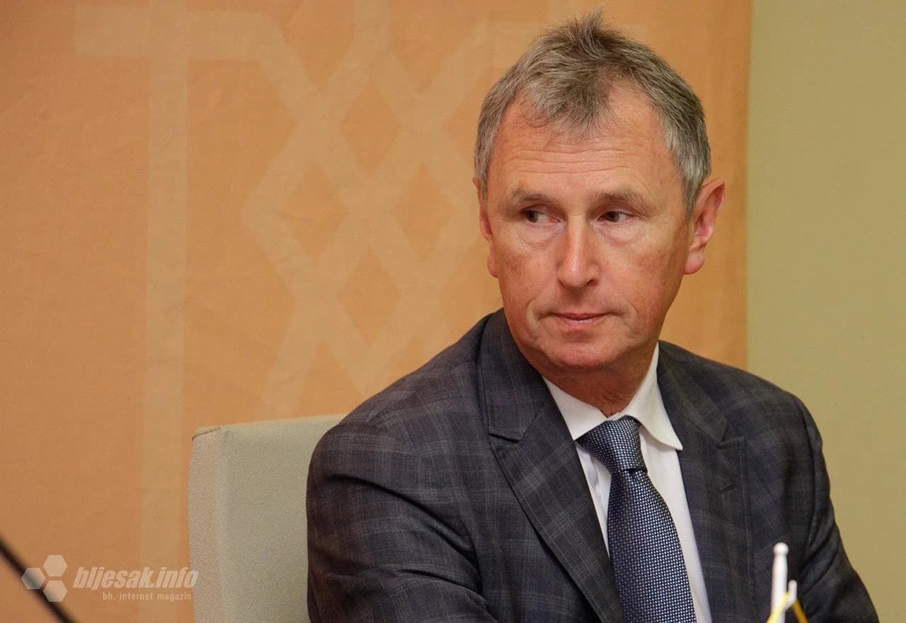 Posjeta parlamentarnog izaslanstva Velike Britanije pri Interparlamentarnoj uniji gradonačelniku Mostara, Ljubi Bešliću. 