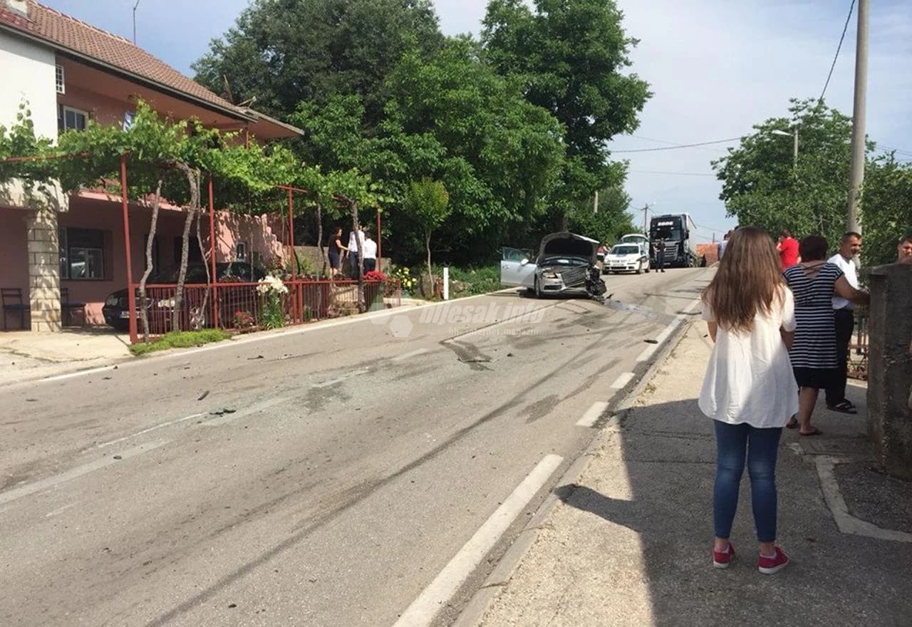 Stravičan sudar dva Audija u Grudama