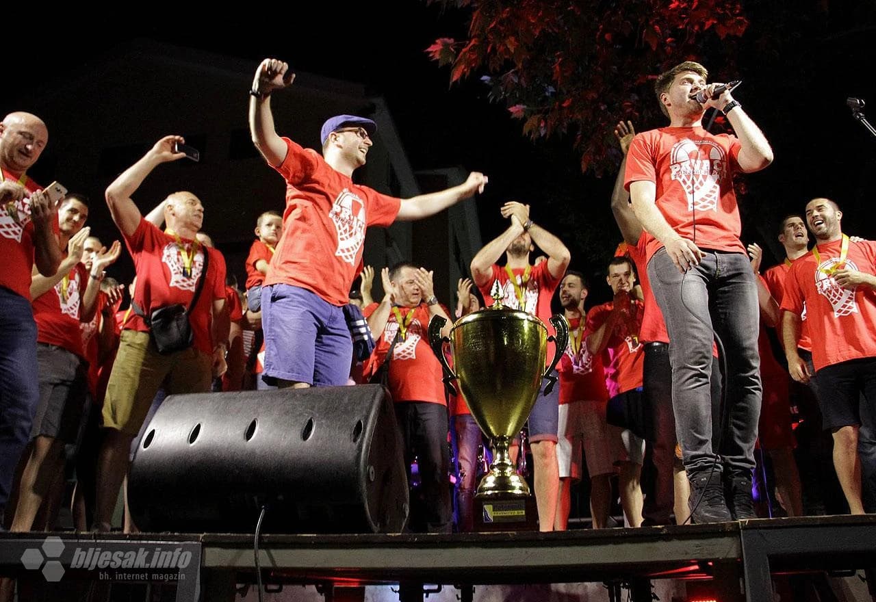 HKK Zrinjski s navijačima slavi prvu povijesnu titulu