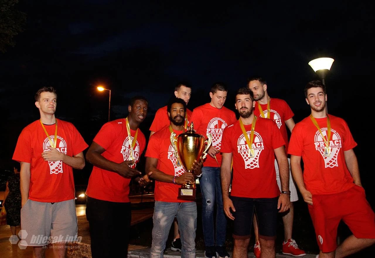 Grad prvaka: Brojni Mostarci proslavili prvu povijesnu titulu HKK Zrinjski