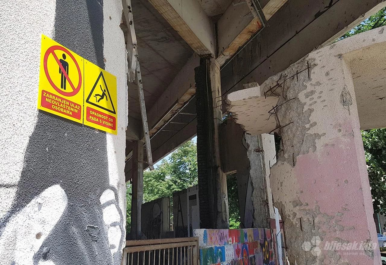 Upozorenja na staklenoj banci