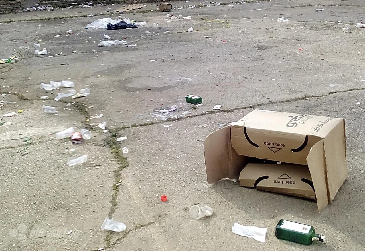 Nitko nije pokupio smeće