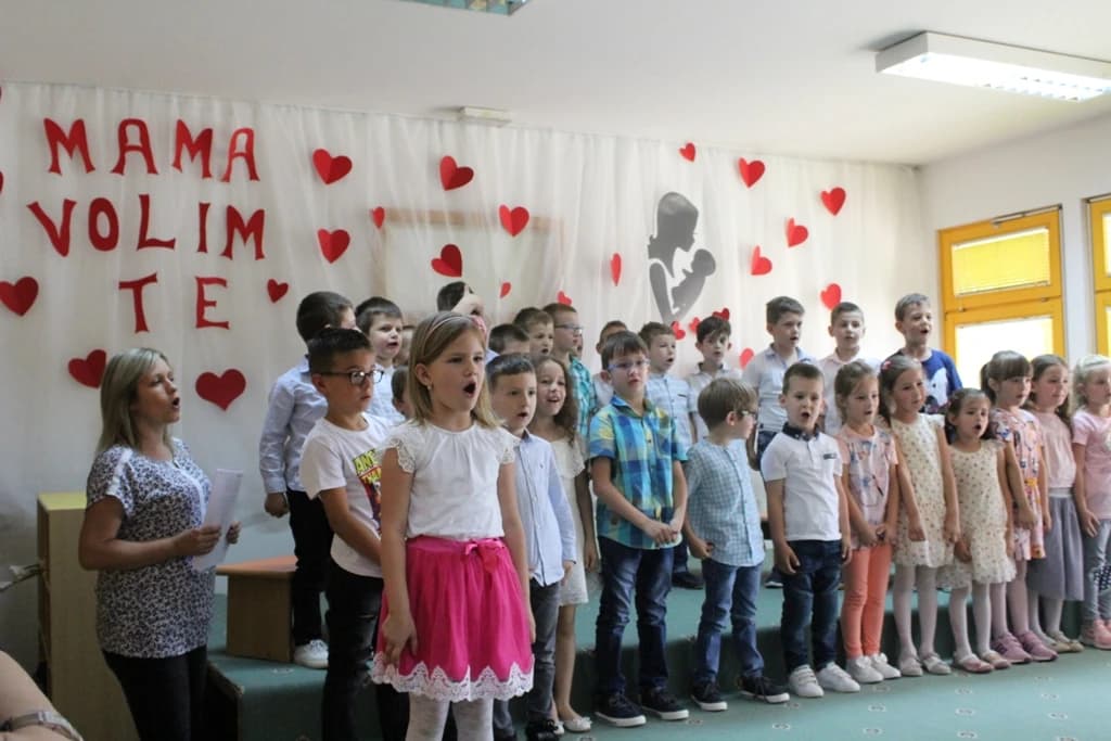 Priredba povodom ''Majčinog dana'' u dječjem vrtiću ''Trnoružica''