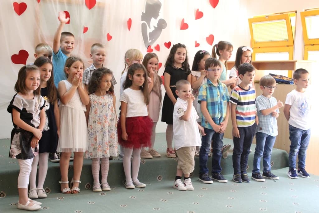 Priredba povodom ''Majčinog dana'' u dječjem vrtiću ''Trnoružica''