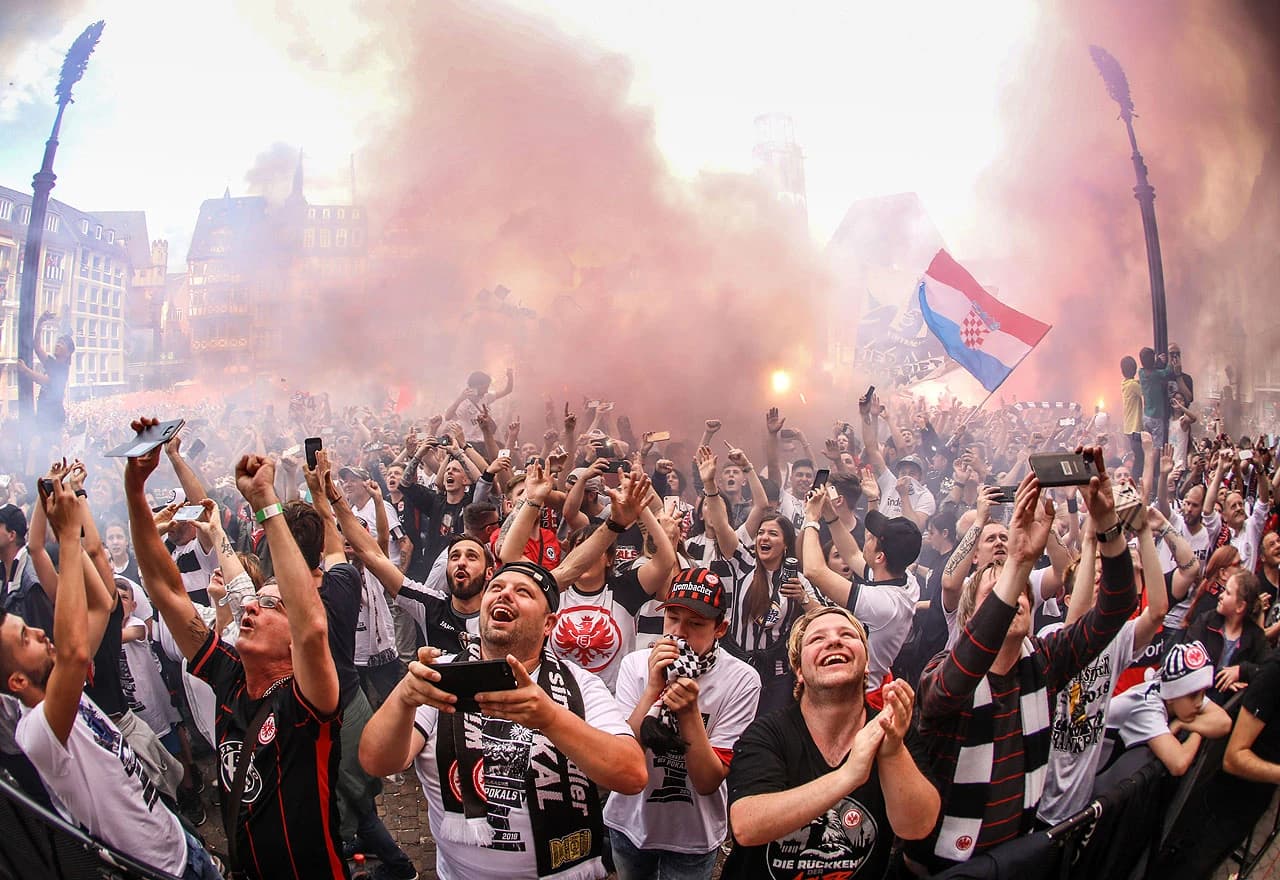 Spektakularan doček za Niku Kovača i igrače Eintrachta u Frankfurtu