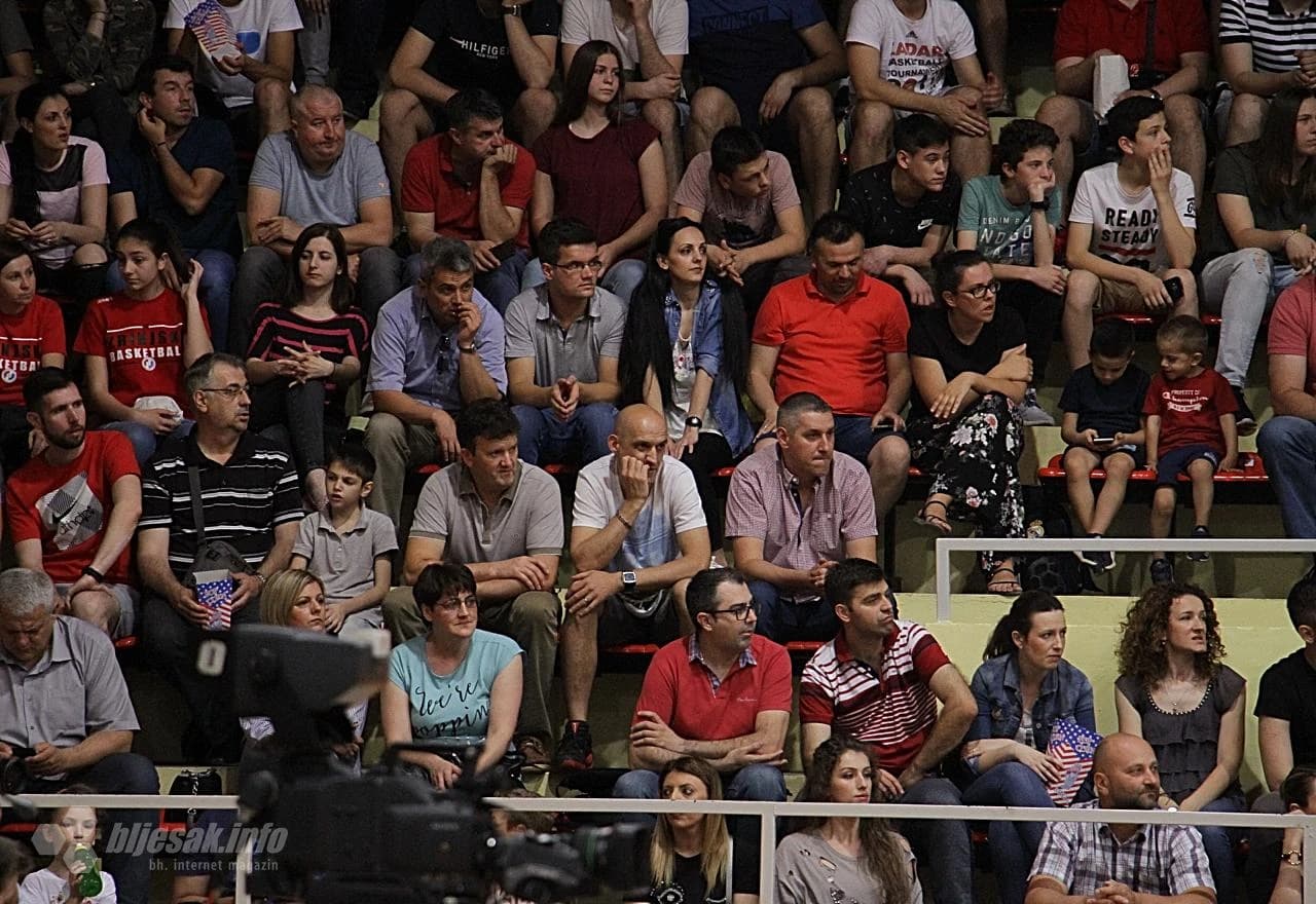 Dvorana je bila prepuna navijača