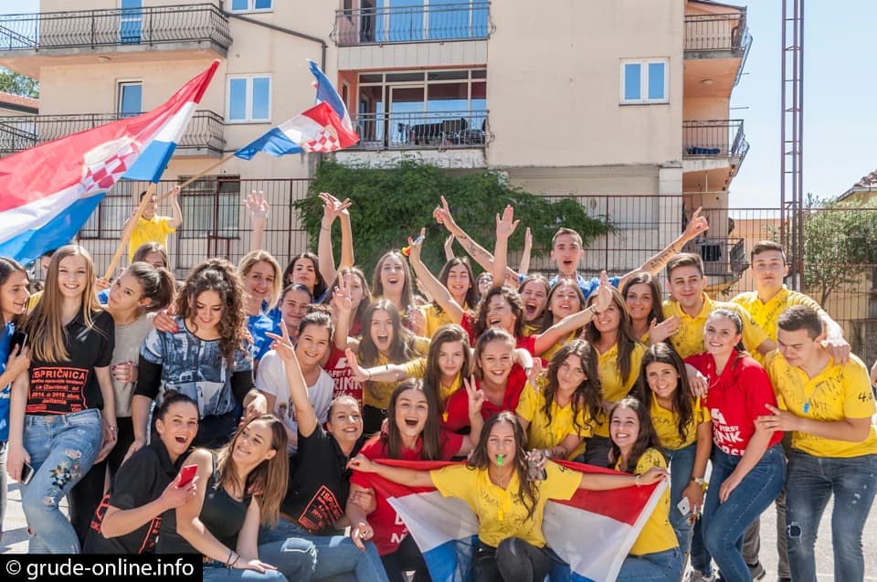 Maturanti u Grudama proslavili zadnji dan nastave