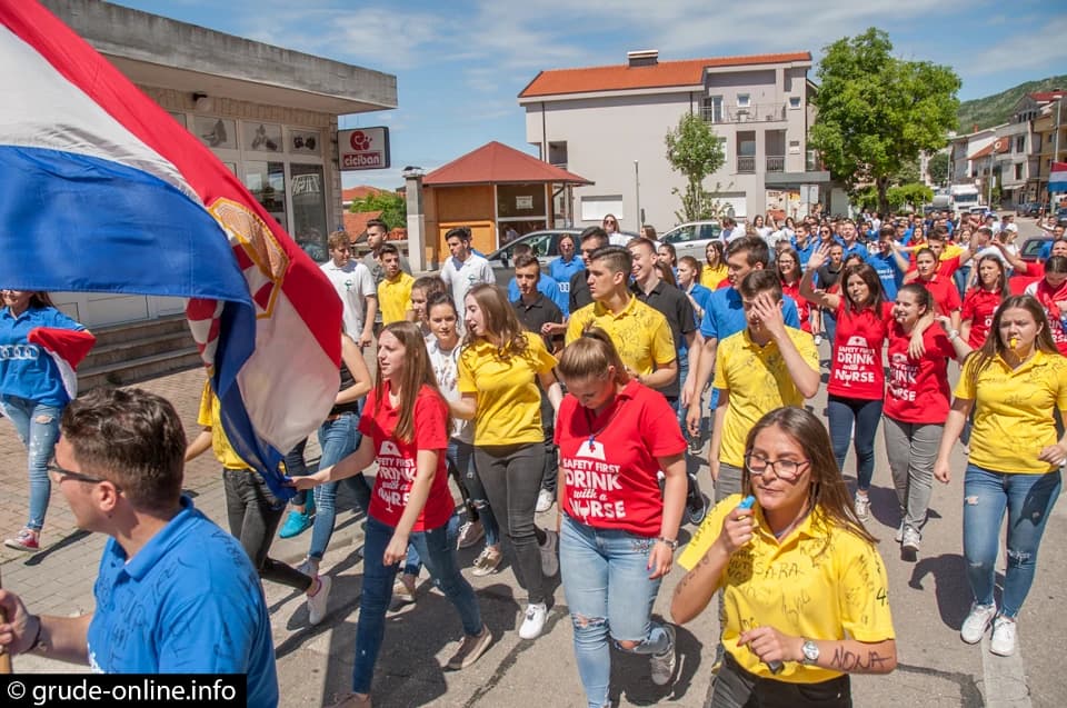 Maturanti u Grudama proslavili zadnji dan nastave