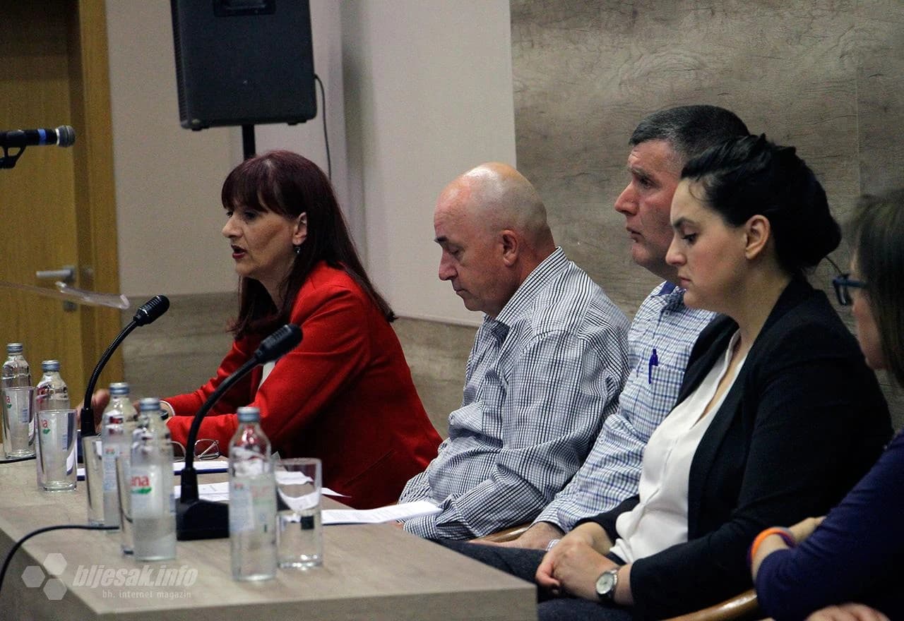 Javna tribina 'Zajedno za sigurno djetinjstvo naše djece' u organizaciji udruge 'Naša djeca', SPES i 'Moj grad' 