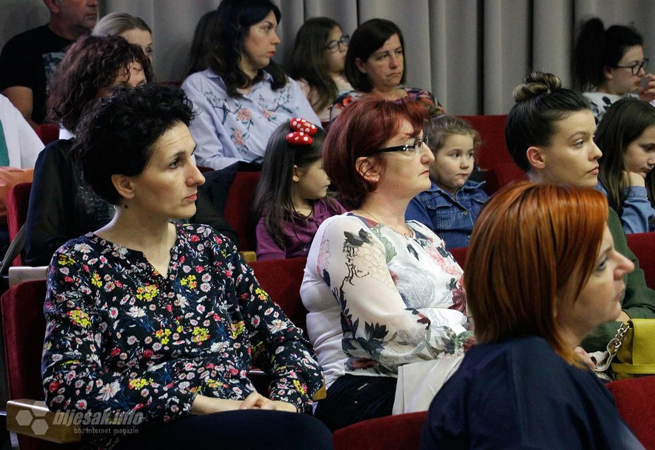 Javna tribina 'Zajedno za sigurno djetinjstvo naše djece' u organizaciji udruge 'Naša djeca', SPES i 'Moj grad' 