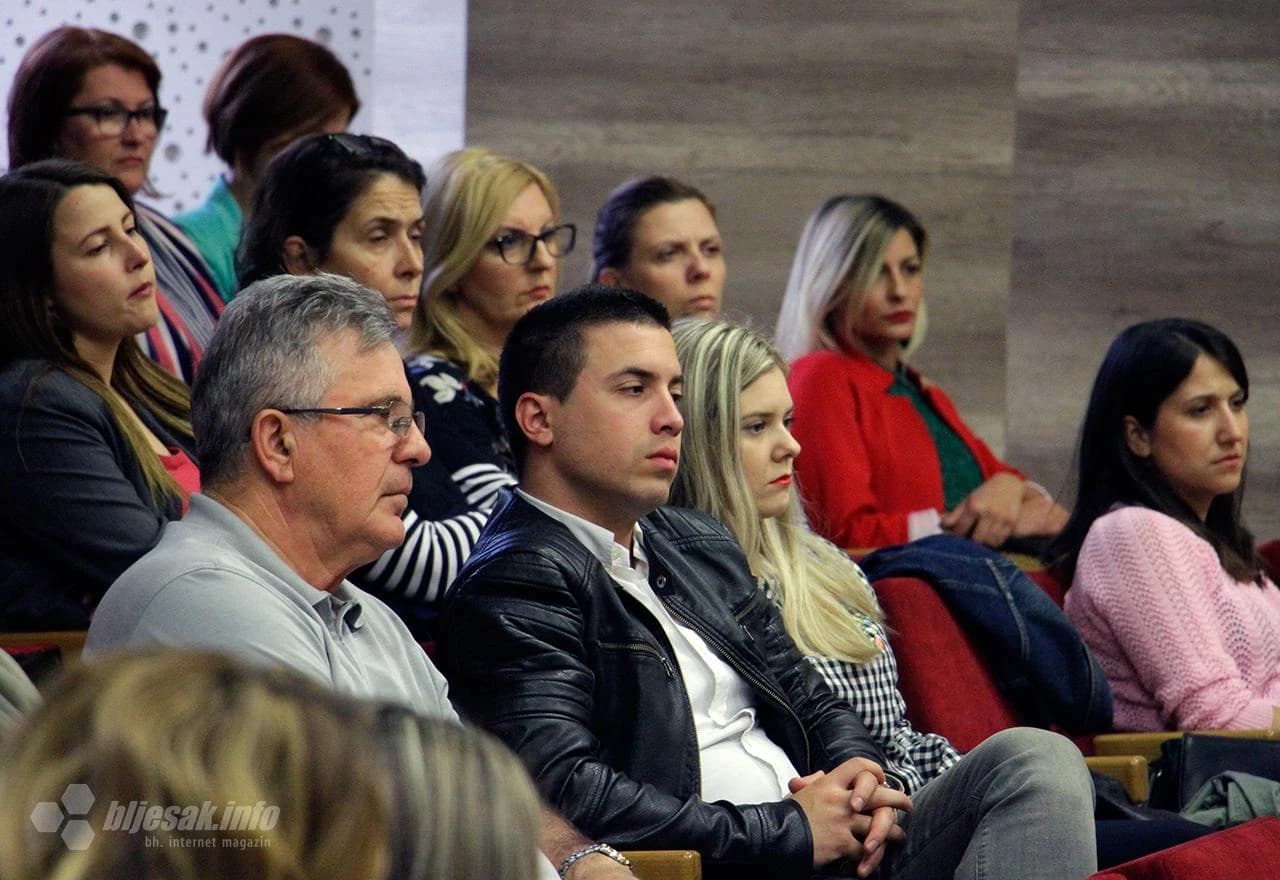 Javna tribina 'Zajedno za sigurno djetinjstvo naše djece' u organizaciji udruge 'Naša djeca', SPES i 'Moj grad' 