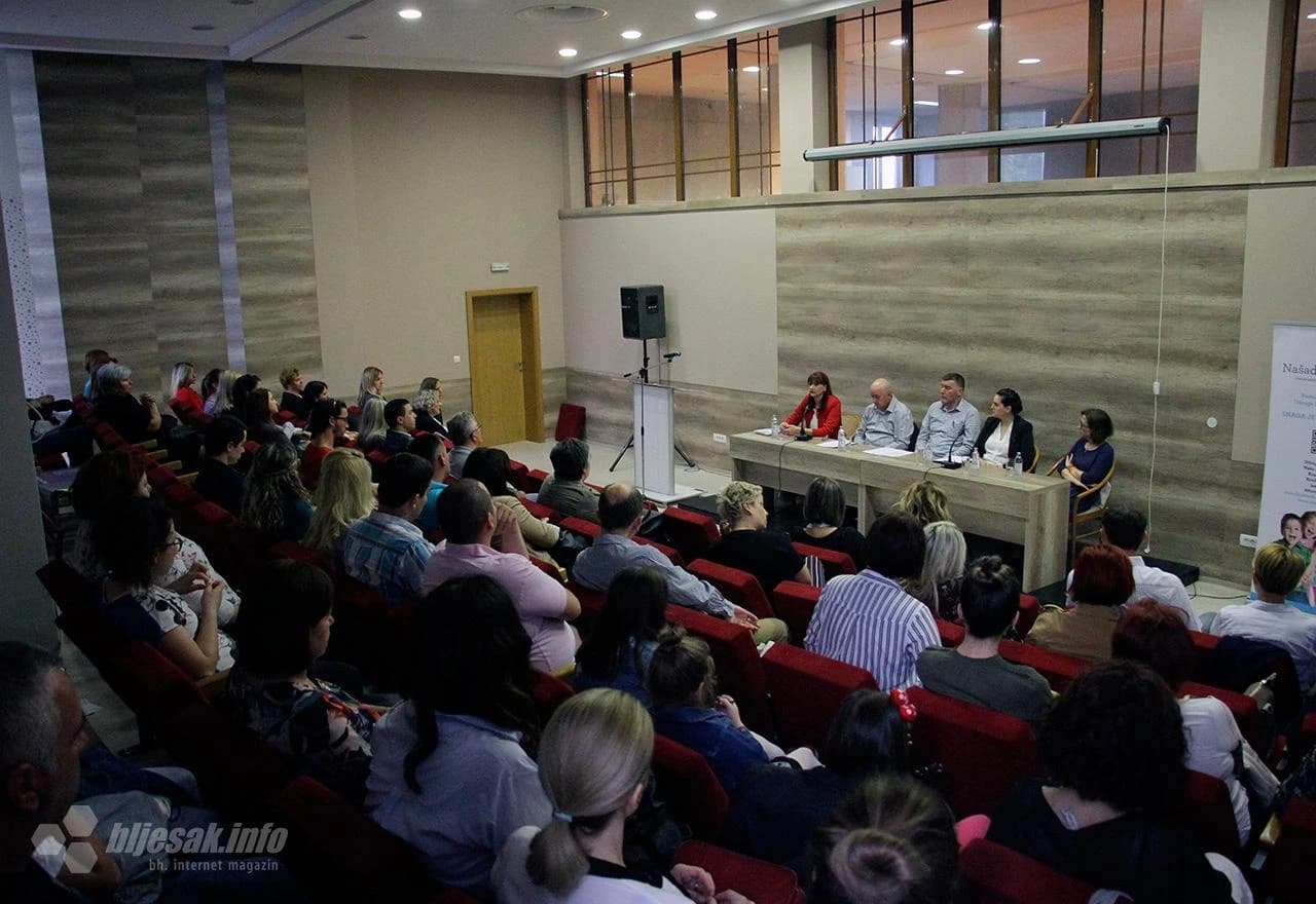 Javna tribina 'Zajedno za sigurno djetinjstvo naše djece' u organizaciji udruge 'Naša djeca', SPES i 'Moj grad' 