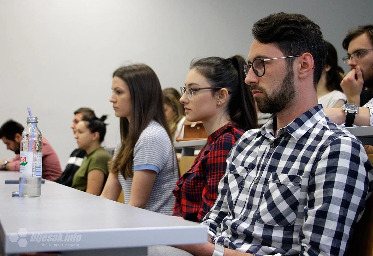 Ostanak mladih u BiH - problem politike ili radne navike? 