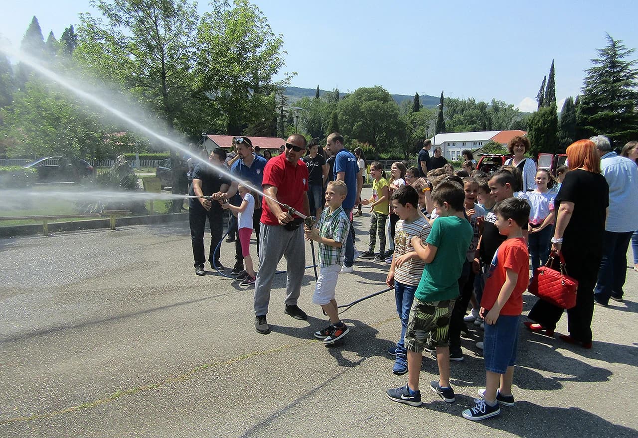 Vatrogasci su održali predavanje učenicima