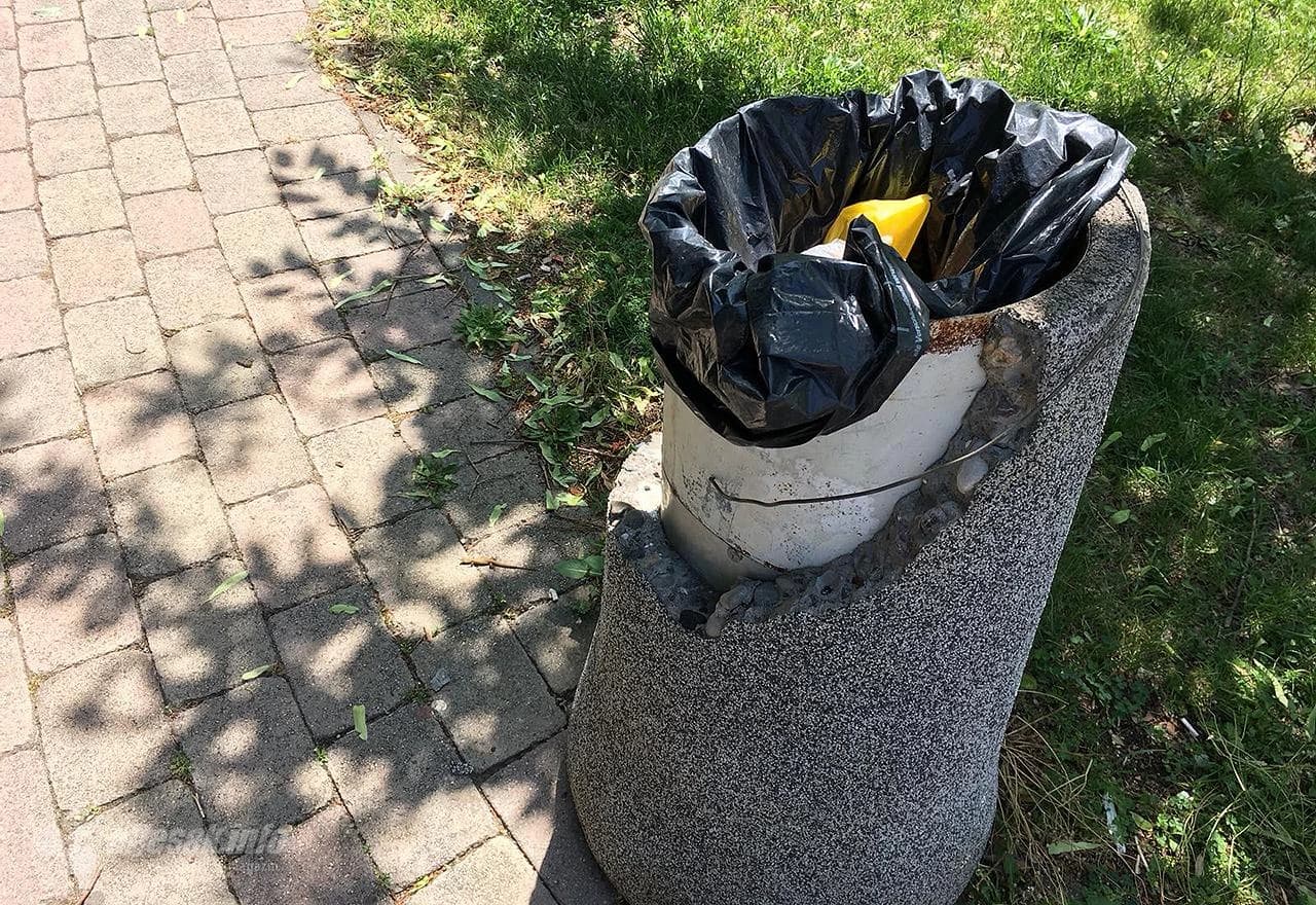 Oštećene kante u Zrinjevcu