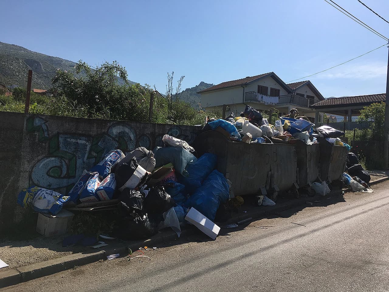 Foto: Kontejneri u Blagaju