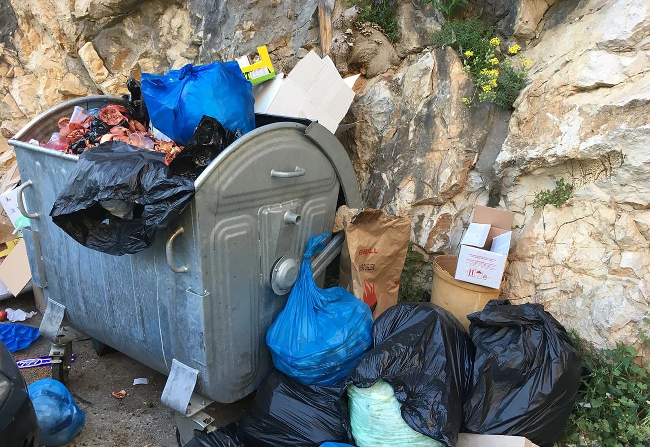 Foto: Kontejneri u Blagaju