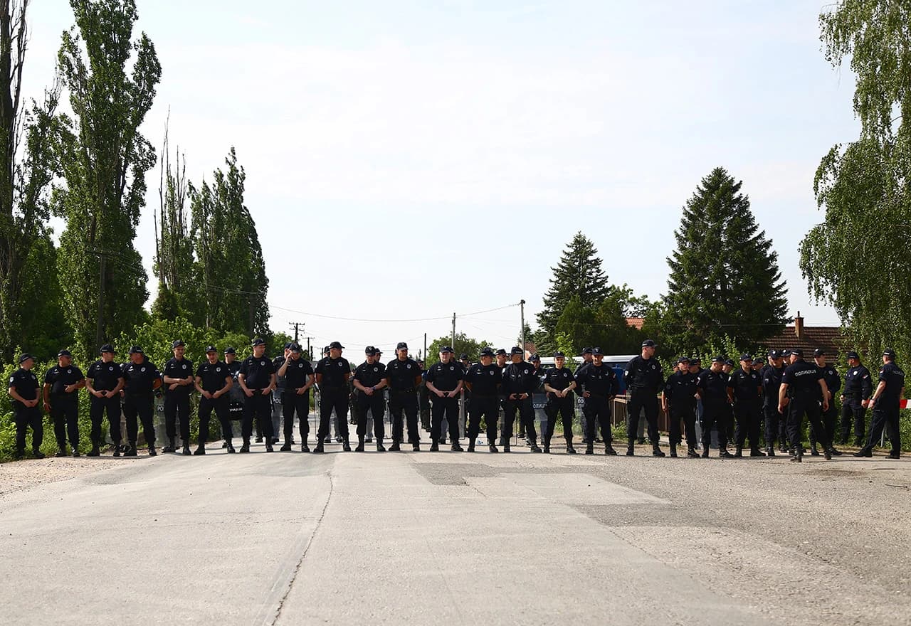 Nakon što mu je zabranjen miting u Hrtkovcima, Šešelj je rekao da ima pravo na provokaciju režima