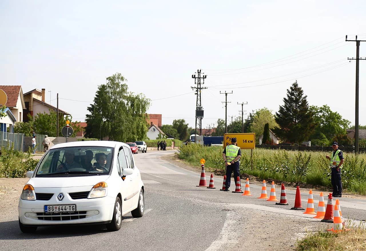 Nakon što mu je zabranjen miting u Hrtkovcima, Šešelj je rekao da ima pravo na provokaciju režima