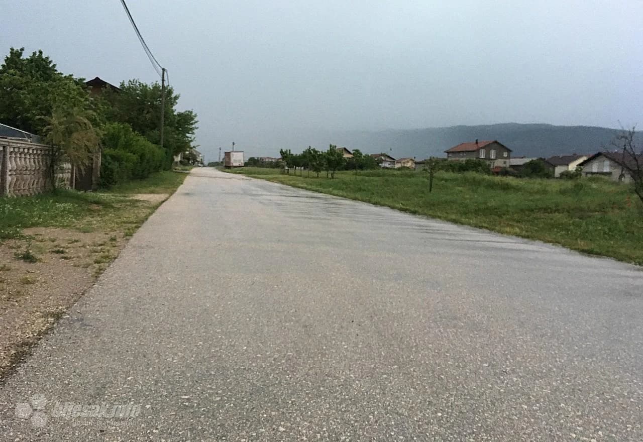 Asfaltirana glavna ulica