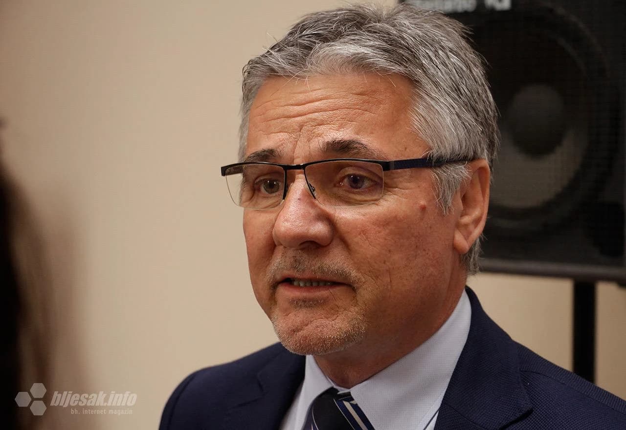 Povodom održavanja 55. Šimićevih susreta 2018. u četvrtak je u Mostaru upriličen poetski kolaž tijekom kojeg su studenti Filozofskog fakulteta Sveučilišta u Mostaru čitali stihove poznatog pjesnika. 