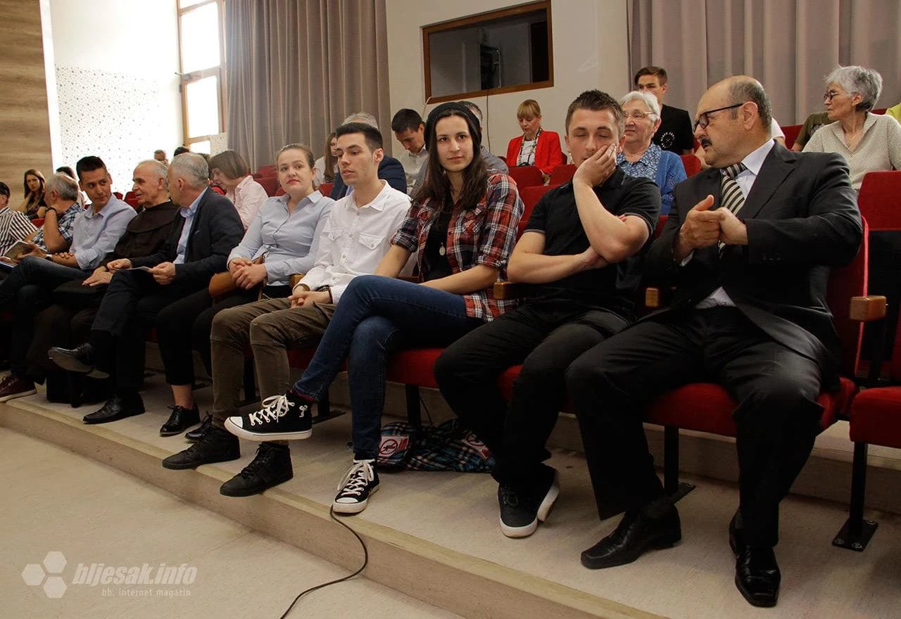 Povodom održavanja 55. Šimićevih susreta 2018. u četvrtak je u Mostaru upriličen poetski kolaž tijekom kojeg su studenti Filozofskog fakulteta Sveučilišta u Mostaru čitali stihove poznatog pjesnika. 