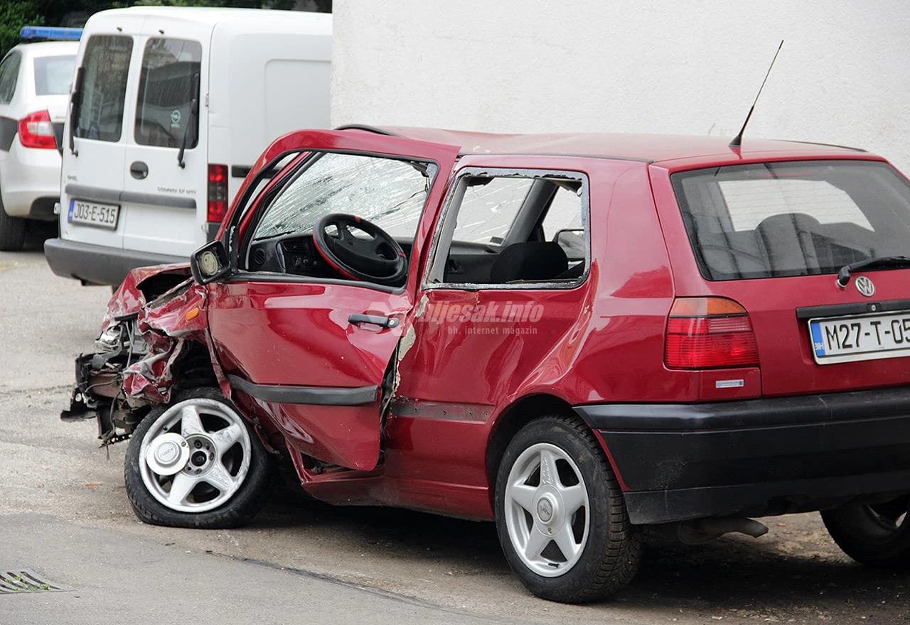Vozila iz sudara u Titovoj ulici izuzeta u krug PU Mostar