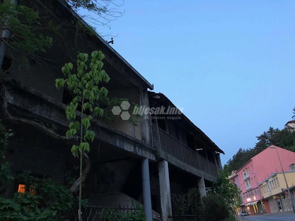 Stabljike na mjestu nedovršenog nogostupa u Ulici Antuna Mihanovića
