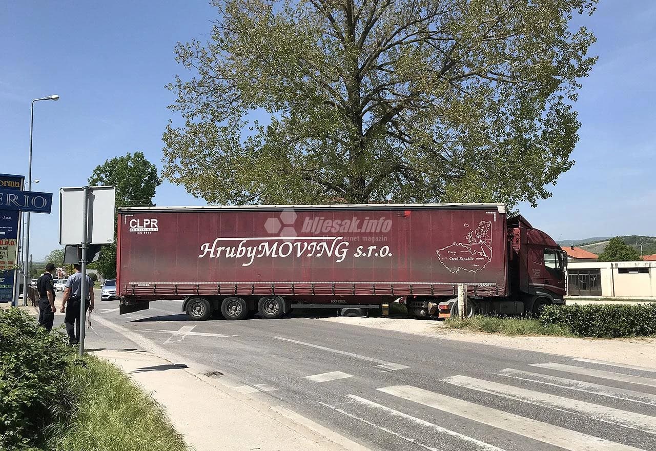Kamion u kvaru na Trnskoj cesti