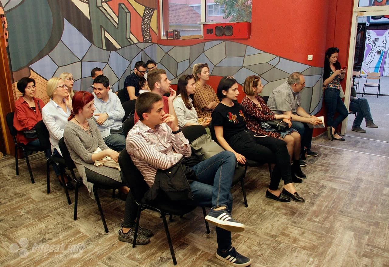 Predstavljeno ''Trganje'' - roman o djetinjstvu na selu u koje rat dolazi kao proljeće autora Almina Kaplana