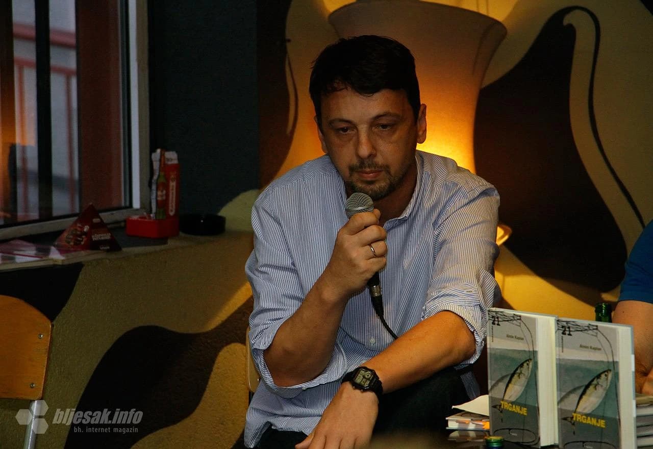 Predstavljeno ''Trganje'' - roman o djetinjstvu na selu u koje rat dolazi kao proljeće autora Almina Kaplana