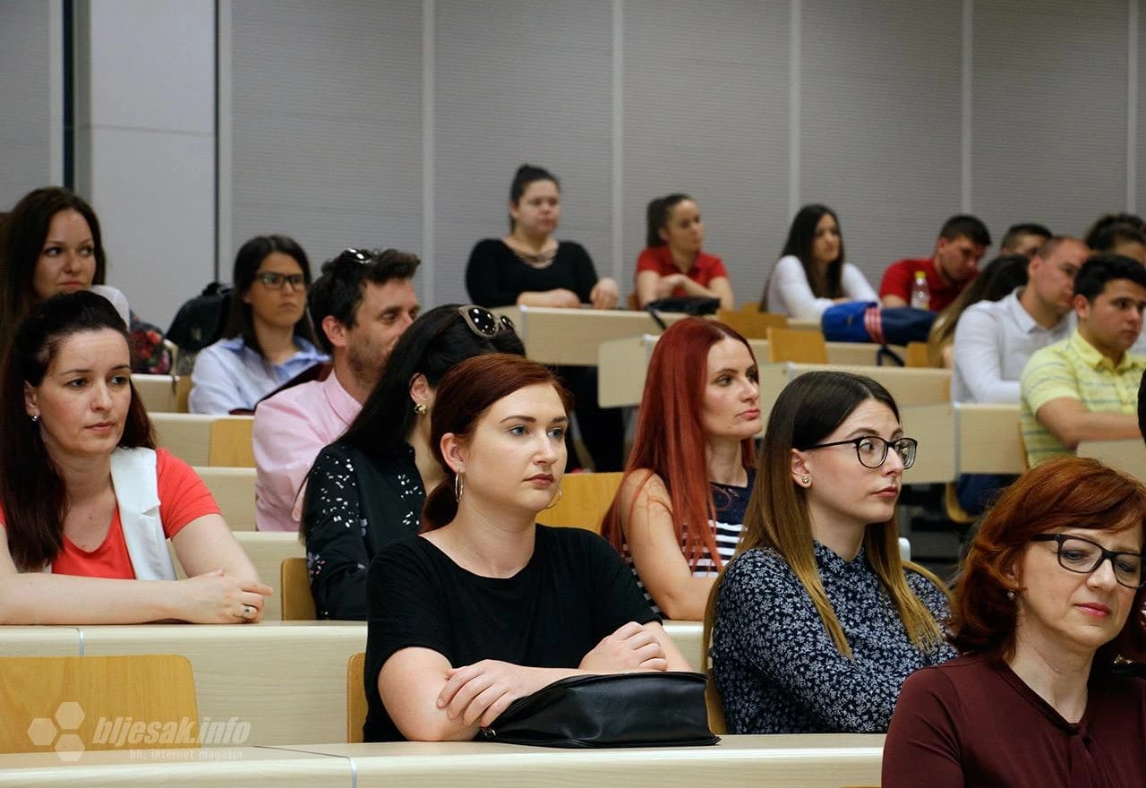 U organizaciji Medicinskog fakulteta Sveučilišta u Mostaru, Liječničke komore HNŽ, ministarstva zdravstva FBiH, Zavoda za javno zdravstvo FBiH, UNICEF-a, WHO i BoHeMSA u četvrtak je u amfiteatru Medicinskog fakulteta u Mostaru  održan Simpozij povodom Svj