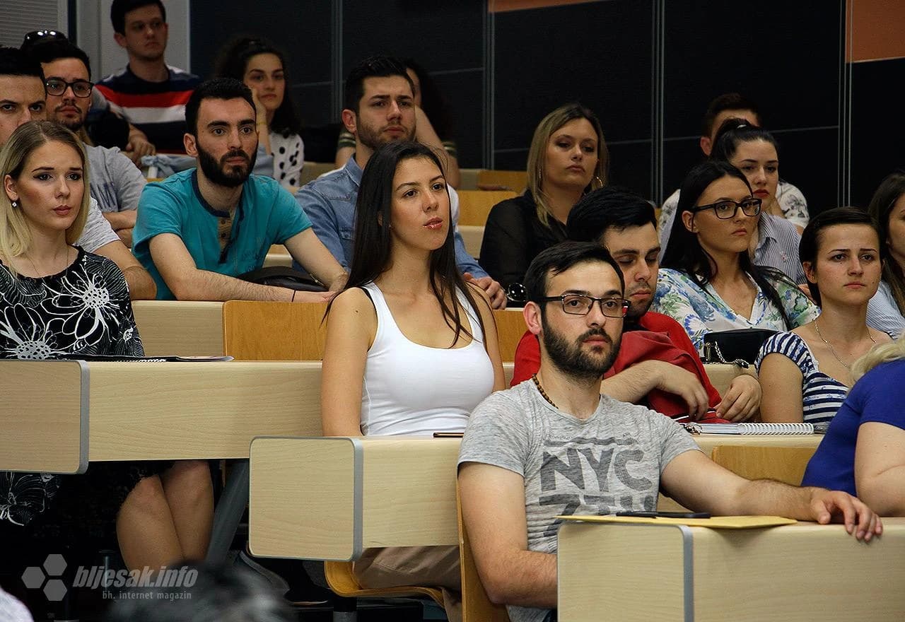 U organizaciji Medicinskog fakulteta Sveučilišta u Mostaru, Liječničke komore HNŽ, ministarstva zdravstva FBiH, Zavoda za javno zdravstvo FBiH, UNICEF-a, WHO i BoHeMSA u četvrtak je u amfiteatru Medicinskog fakulteta u Mostaru  održan Simpozij povodom Svj