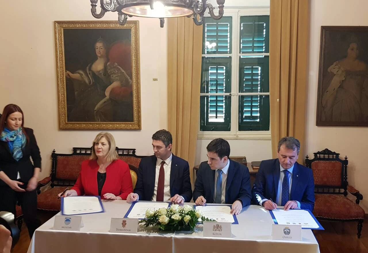 Potpisivanje memoranduma o prijateljstvu | PR Grad Mostar